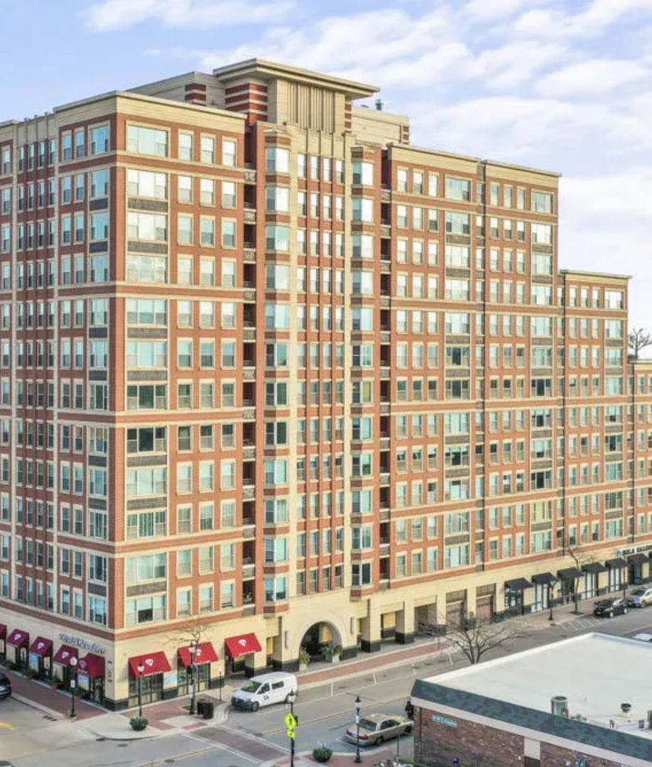 77 S Evergreen Avenue Unit: 902