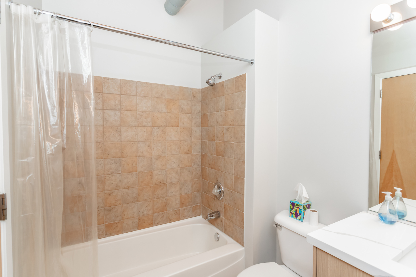 1243 S WABASH Avenue Unit: 403