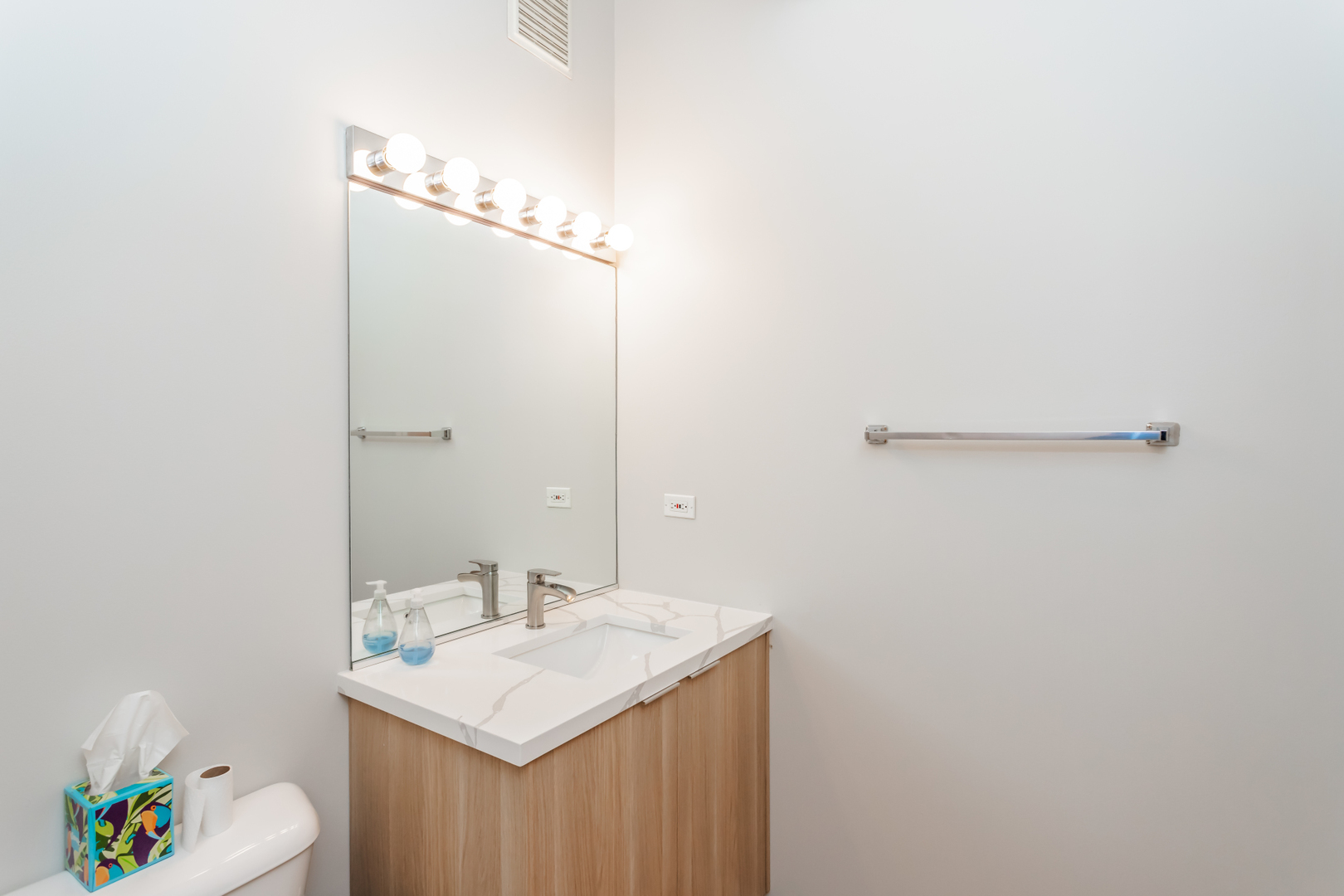 1243 S WABASH Avenue Unit: 403