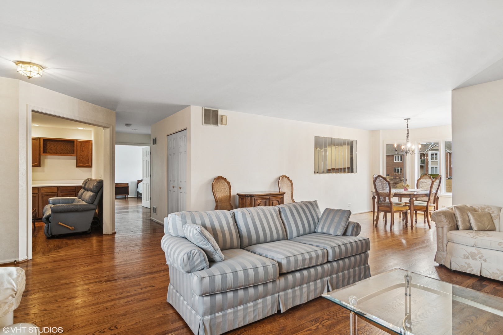1537 N Kendal Court