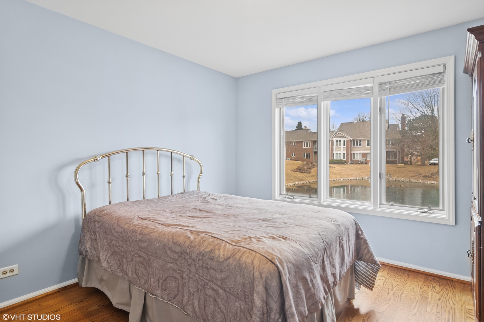 1537 N Kendal Court