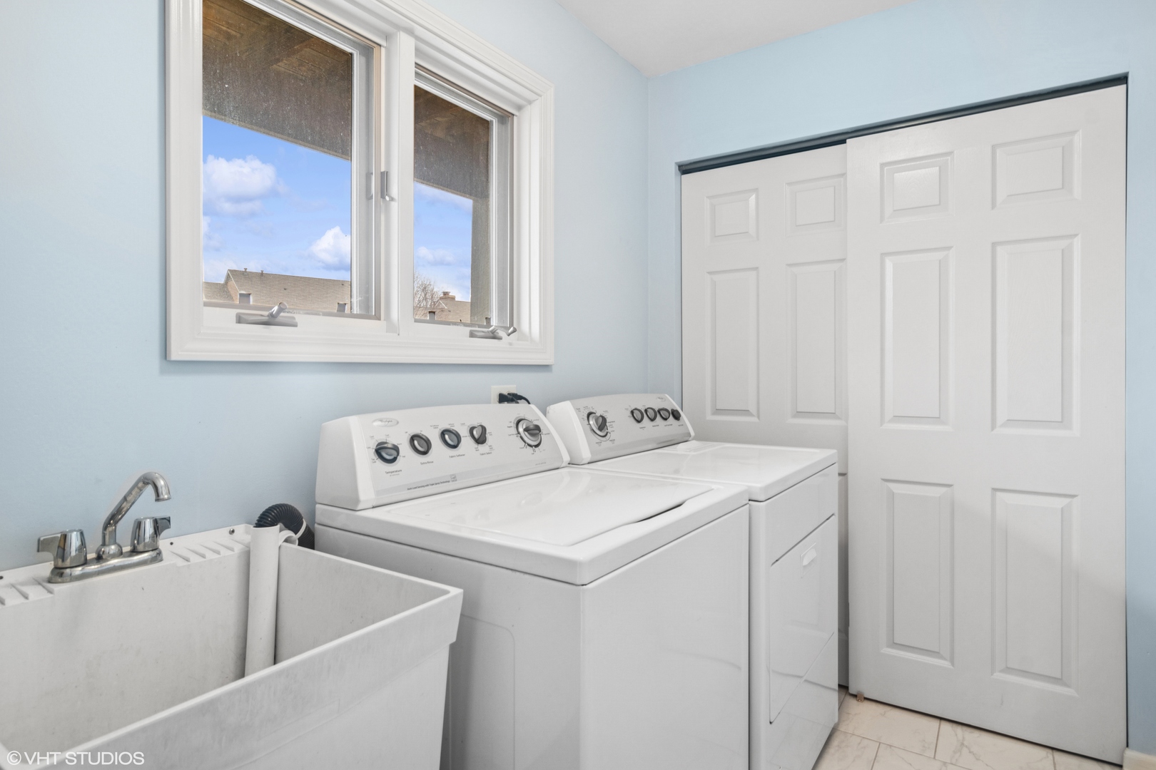 1537 N Kendal Court