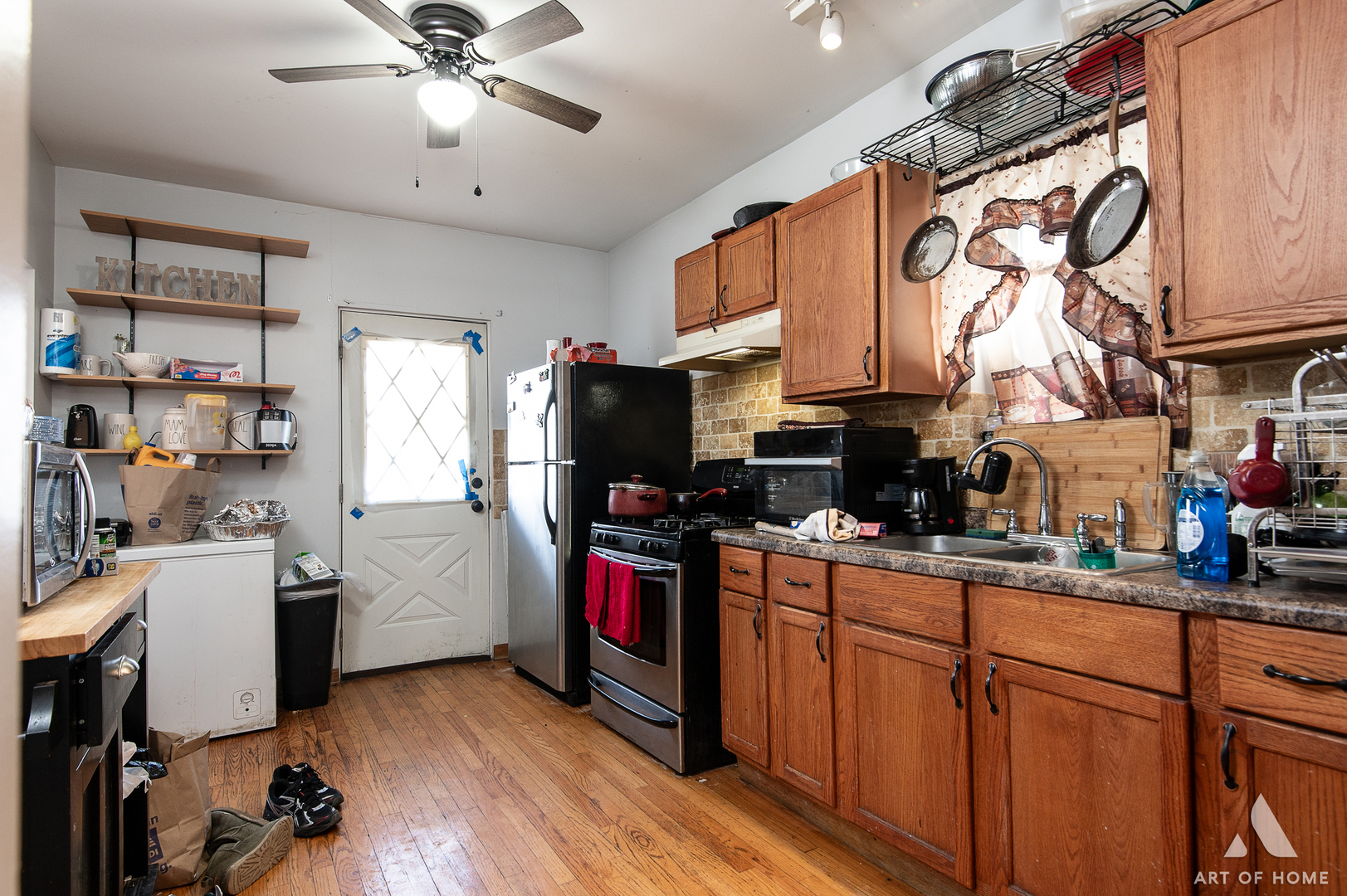 2432 W CARMEN Avenue