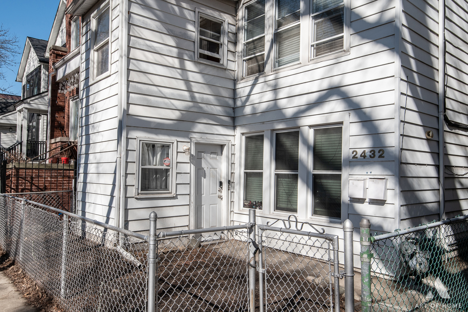 2432 W CARMEN Avenue