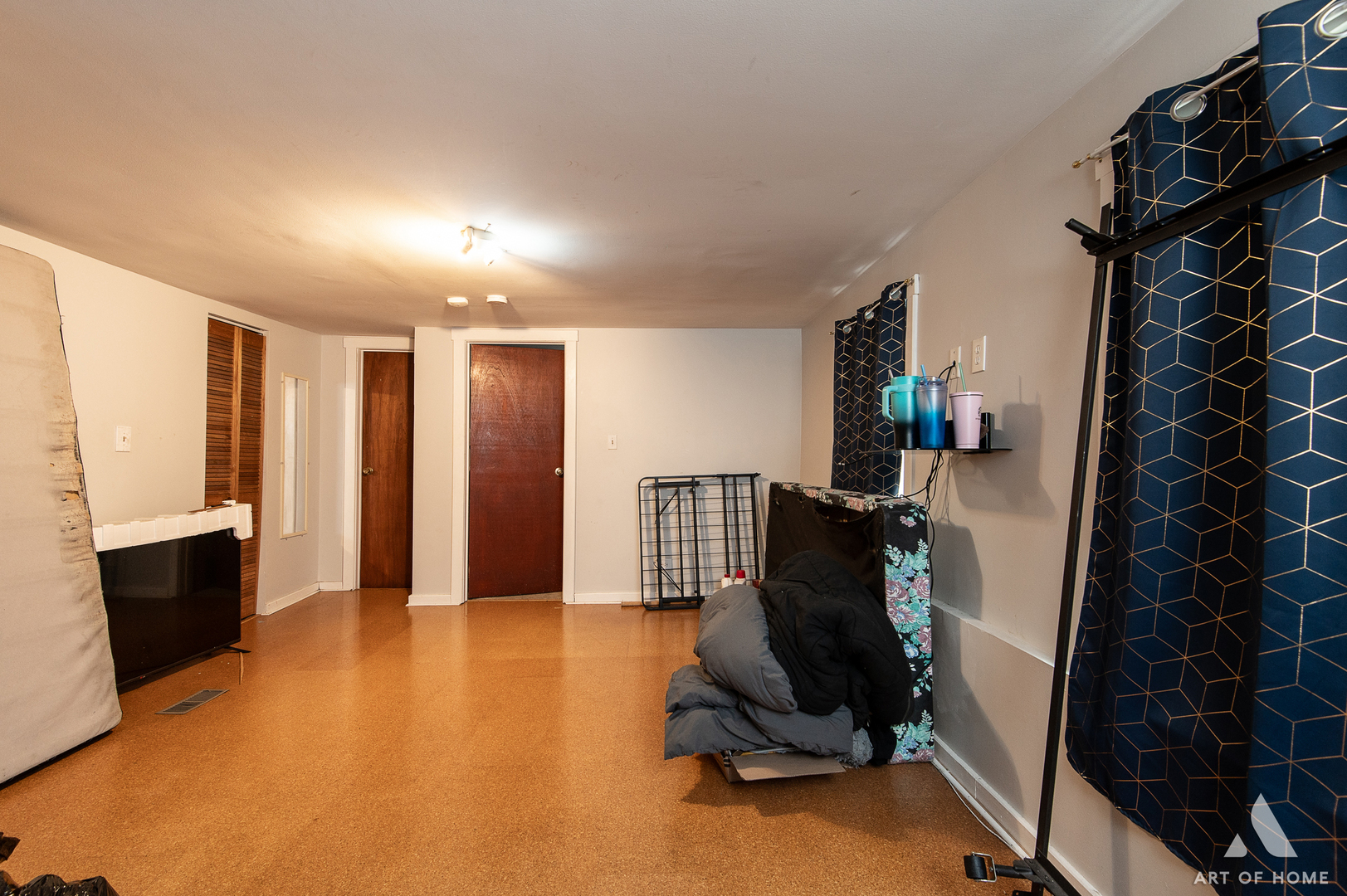 2432 W CARMEN Avenue