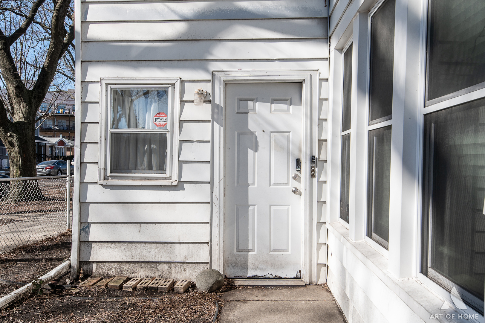 2432 W CARMEN Avenue