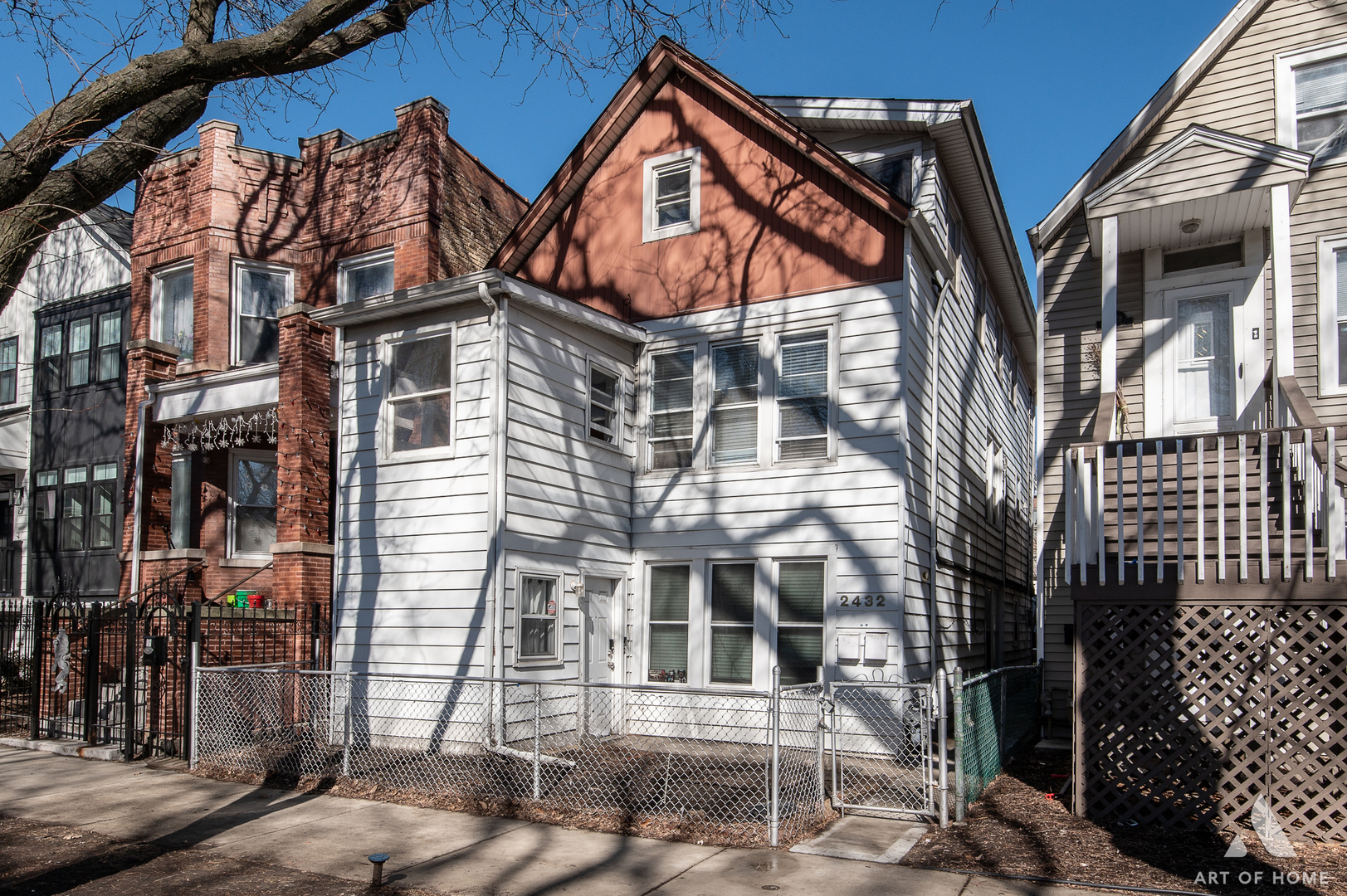 2432 W CARMEN Avenue