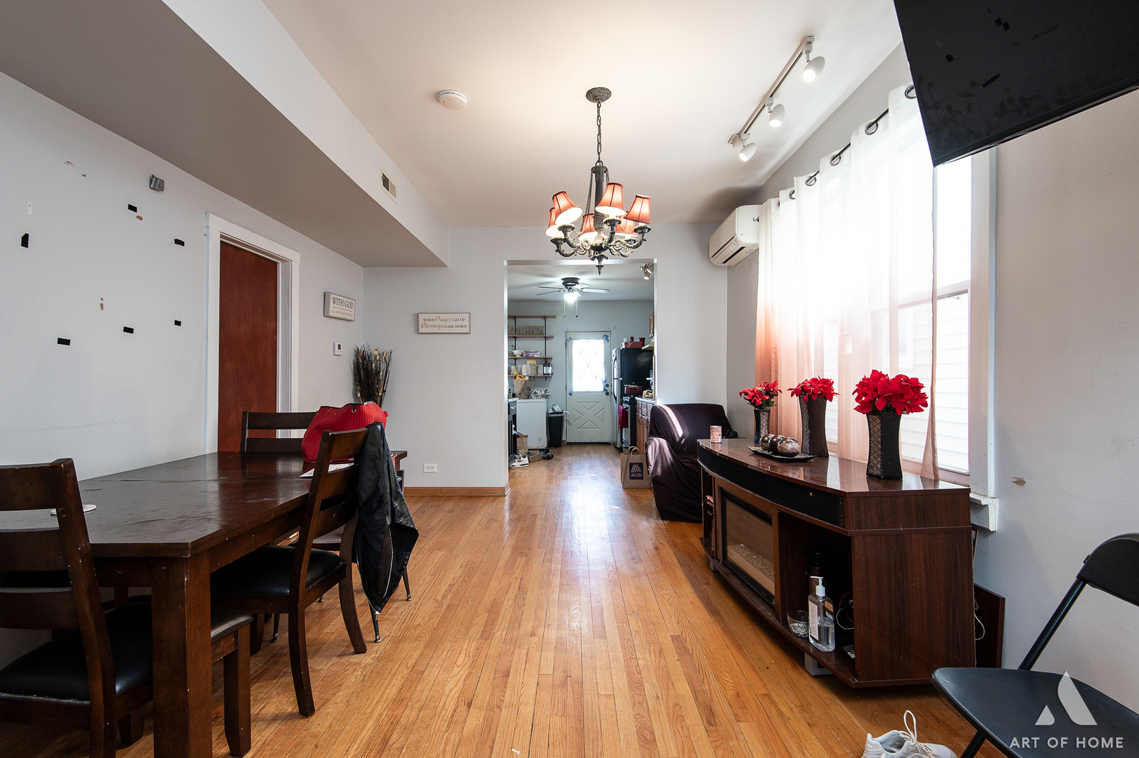 2432 W CARMEN Avenue