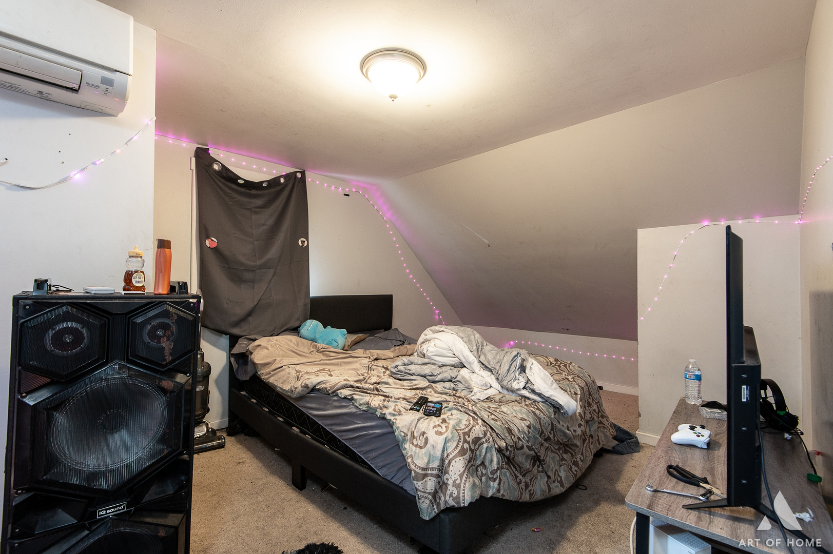 2432 W CARMEN Avenue