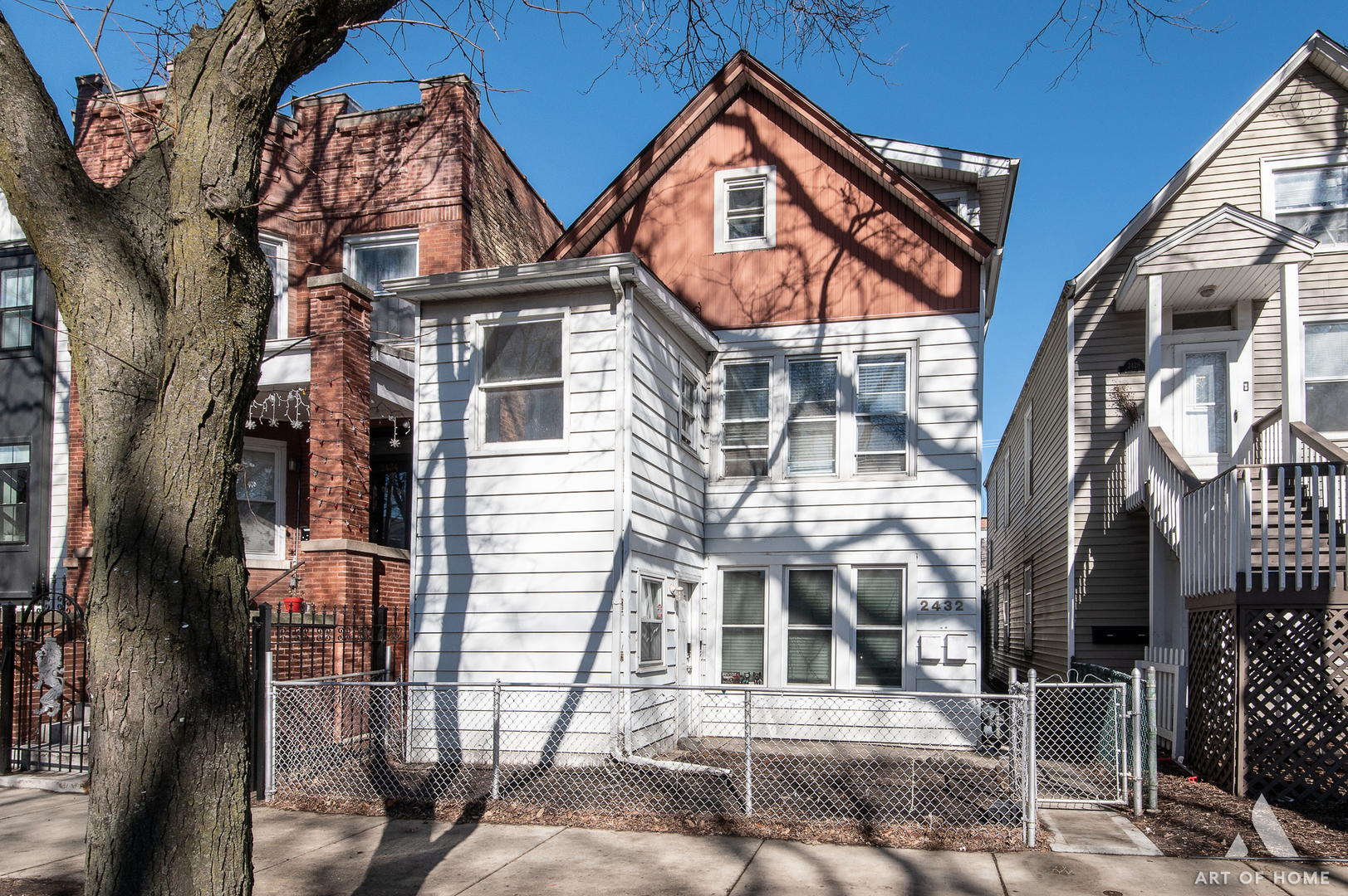 2432 W CARMEN Avenue