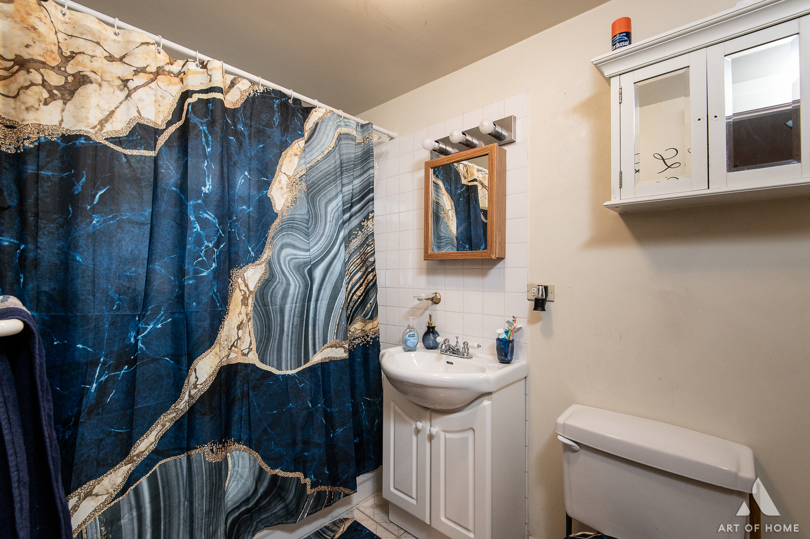 2432 W CARMEN Avenue