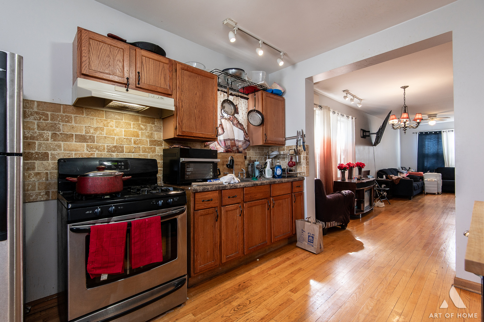 2432 W CARMEN Avenue