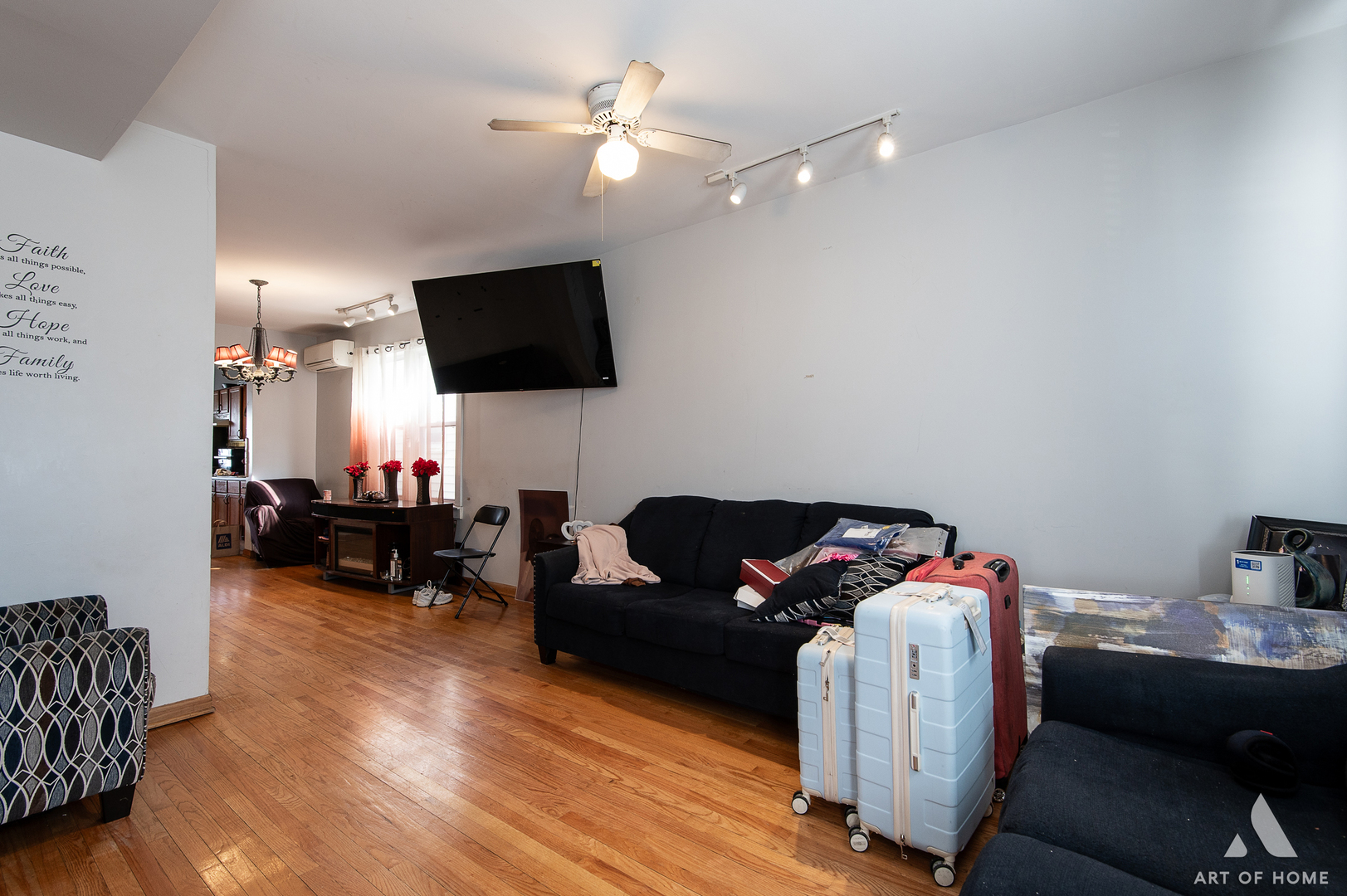 2432 W CARMEN Avenue