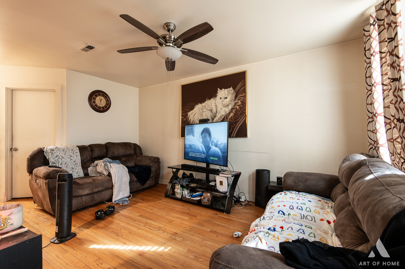 2432 W CARMEN Avenue