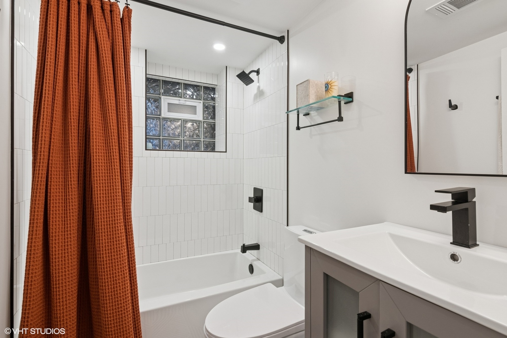 1650 W Rascher Avenue Unit: 1W