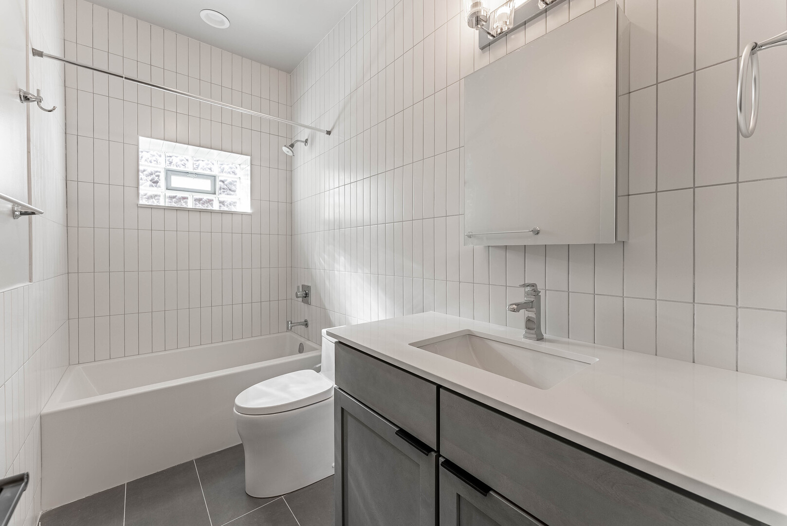 4716 N Winthrop Avenue Unit: 2