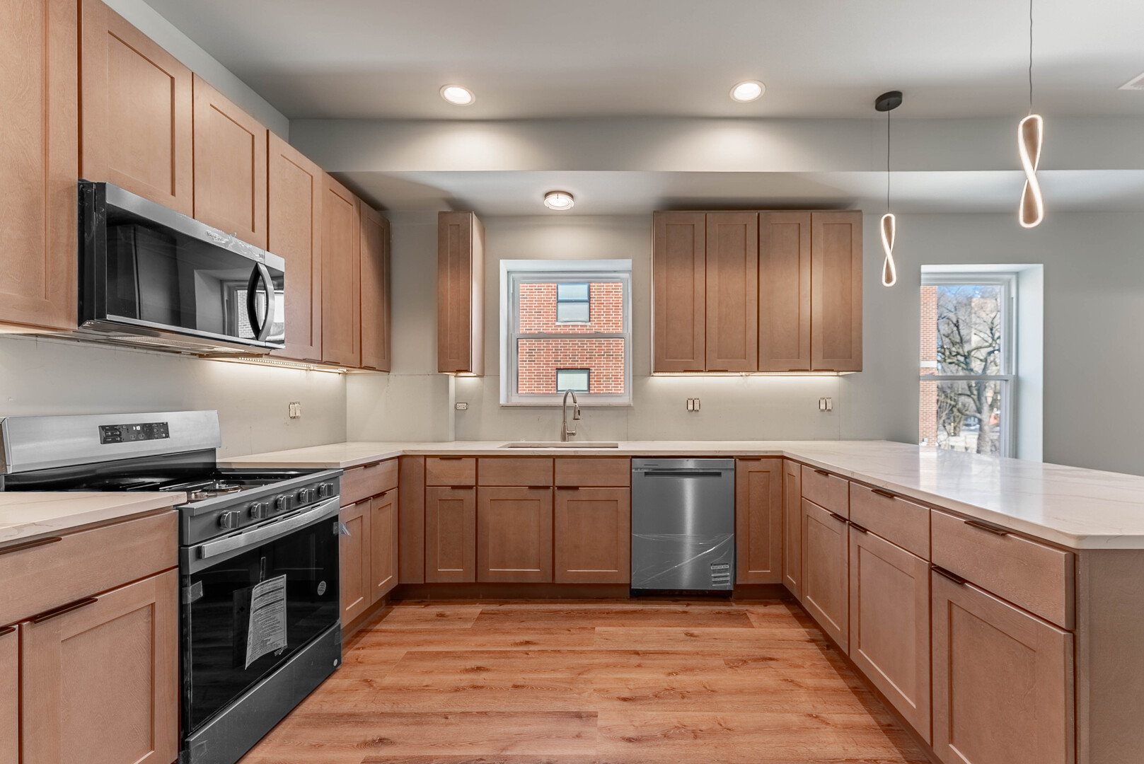 4716 N Winthrop Avenue Unit: 2