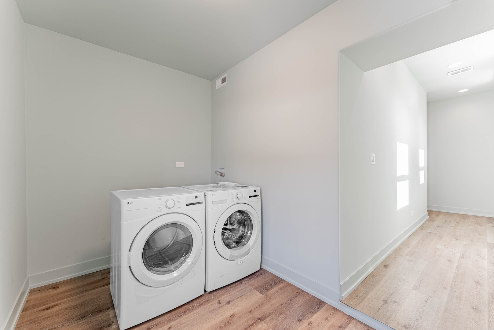 4716 N Winthrop Avenue Unit: 2