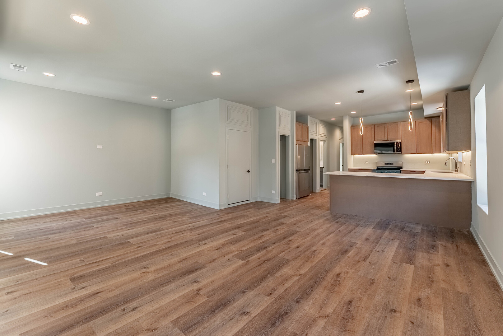 4716 N Winthrop Avenue Unit: 2