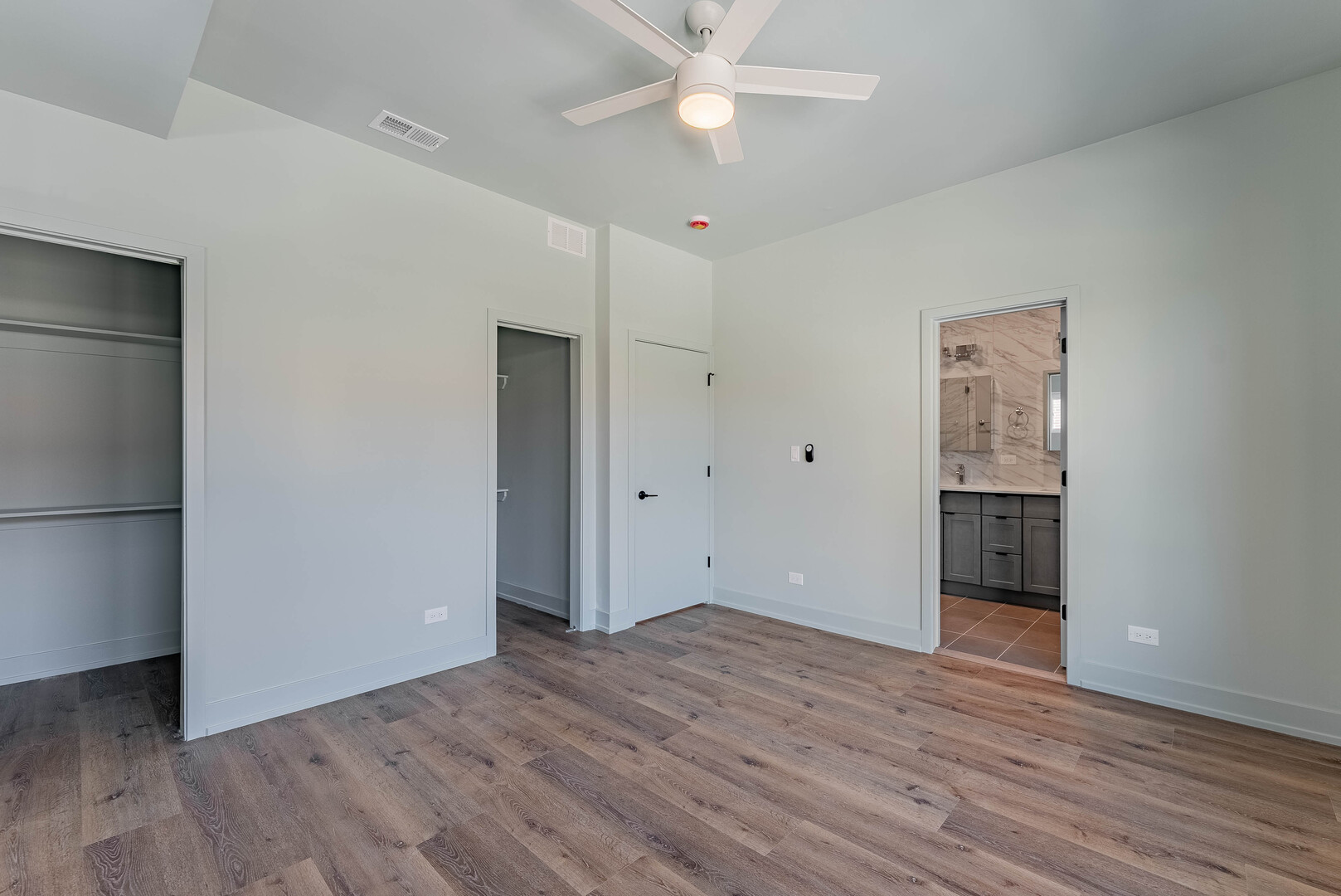 4716 N Winthrop Avenue Unit: 2