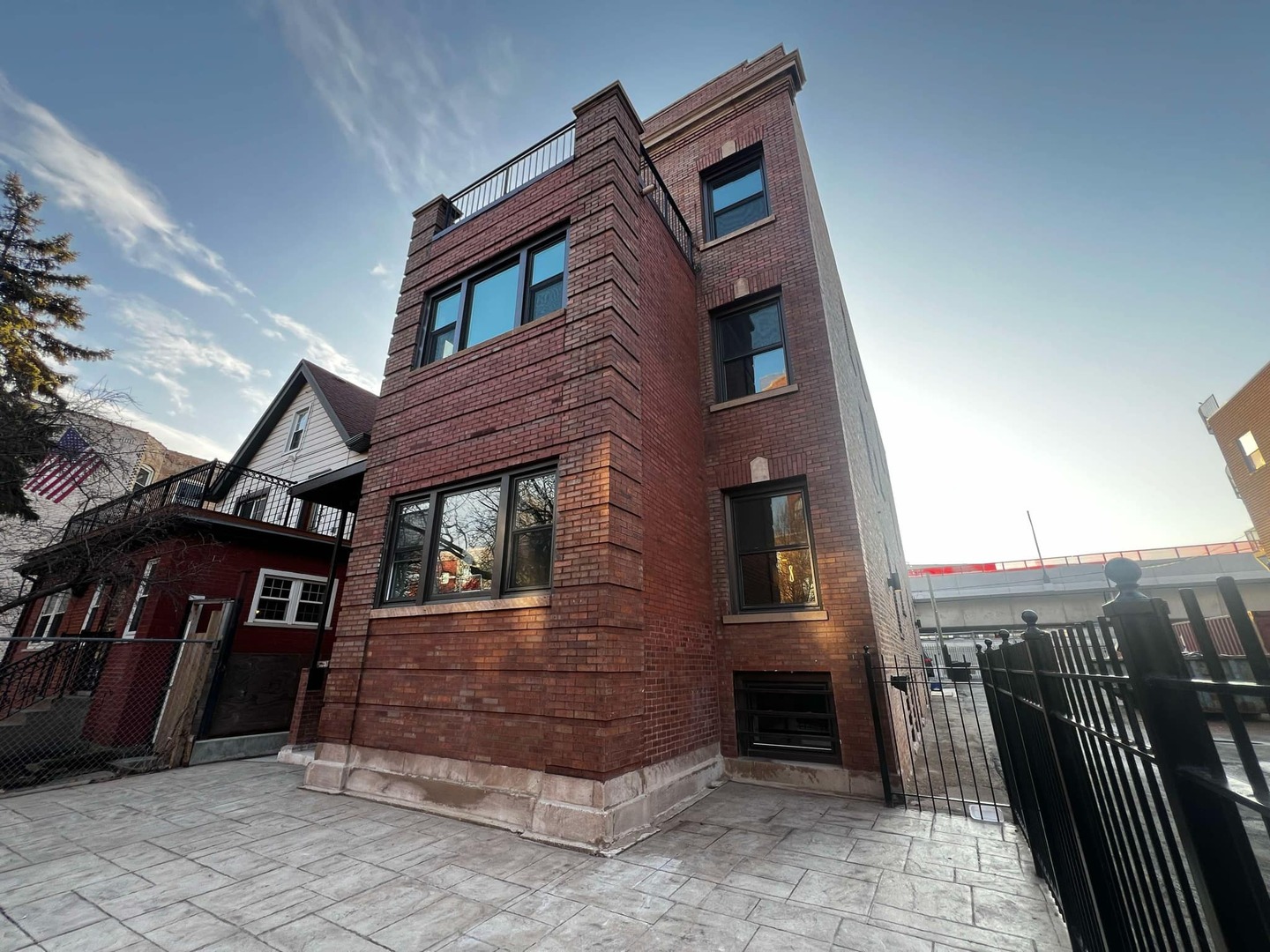 4716 N Winthrop Avenue Unit: 2