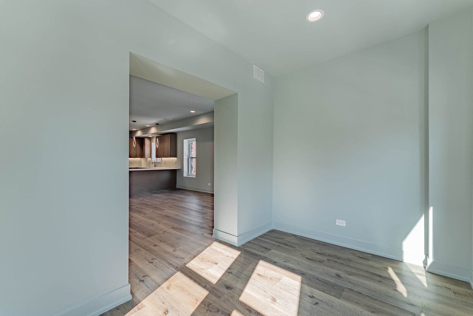 4716 N Winthrop Avenue Unit: 2