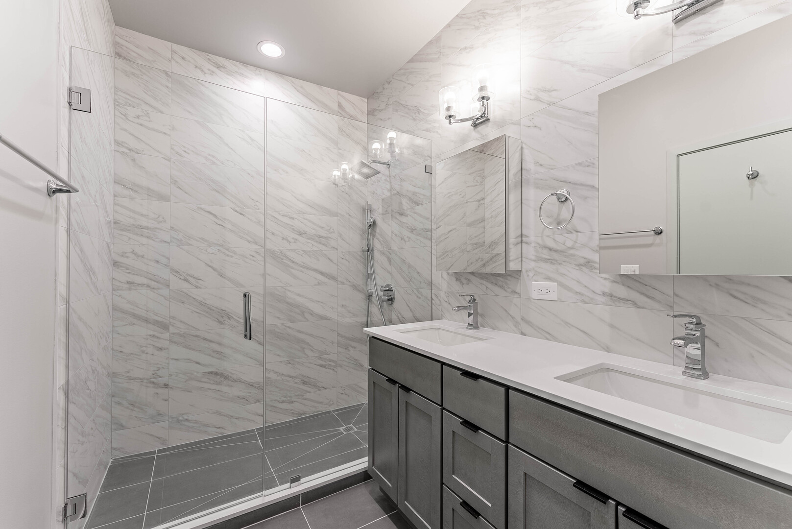 4716 N Winthrop Avenue Unit: 2