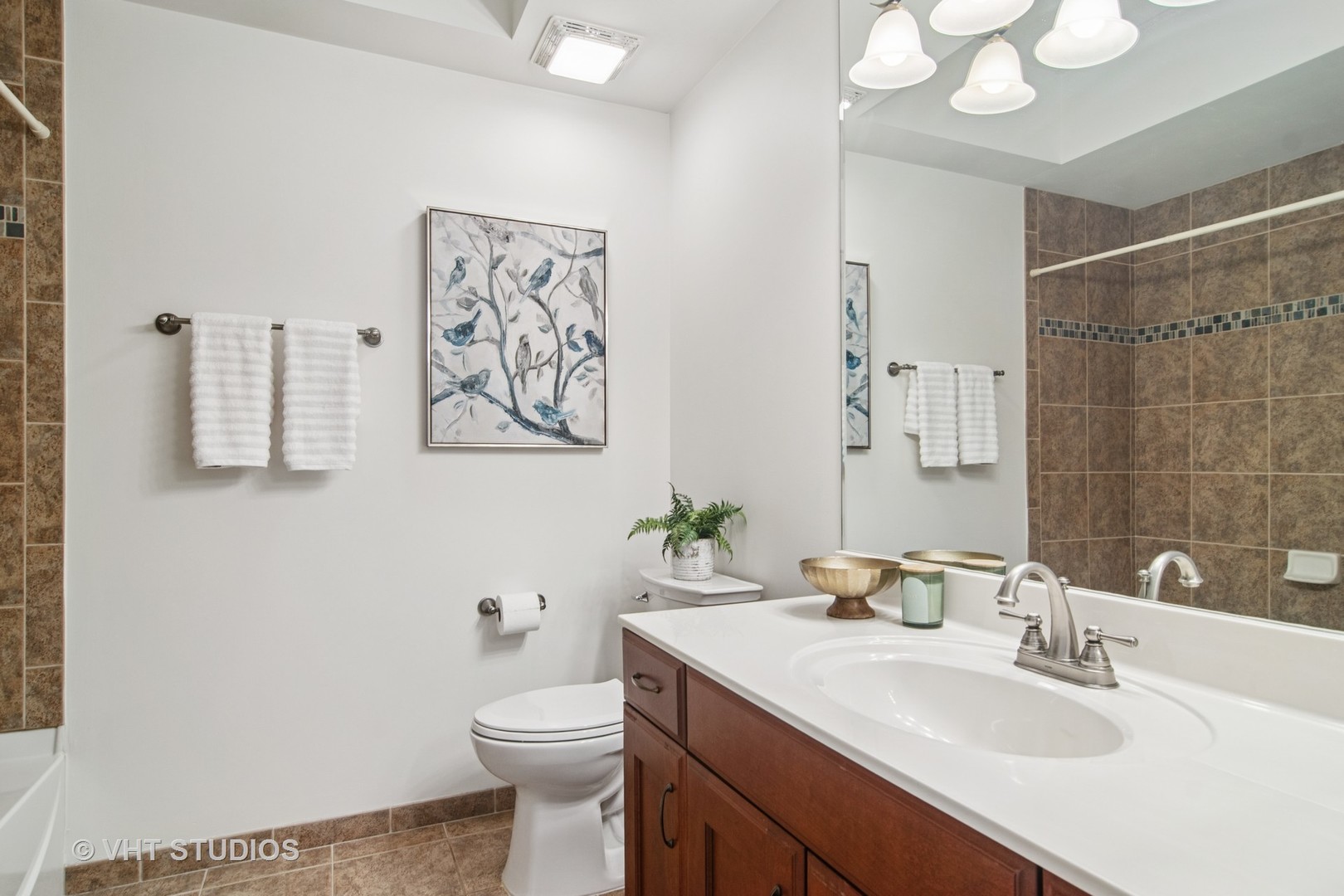 132 W Johnson Street Unit: 104