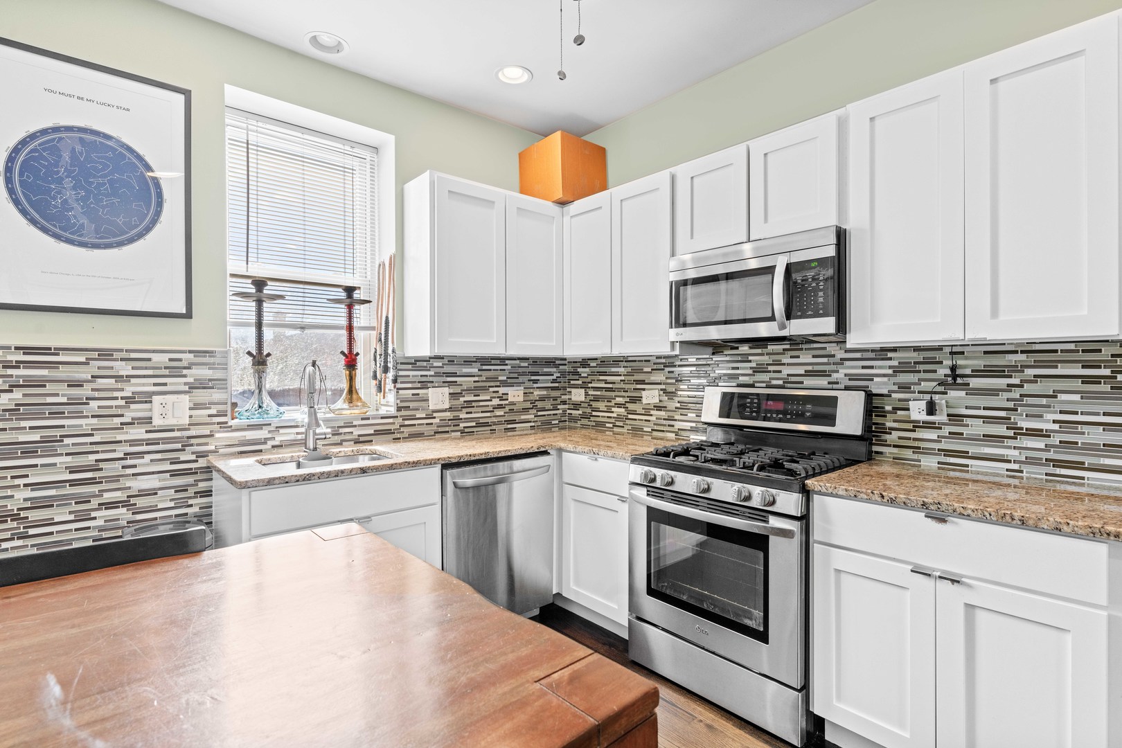 1637 W Farwell Avenue Unit: 3