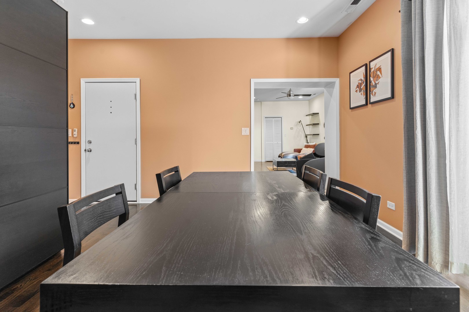 1637 W Farwell Avenue Unit: 3
