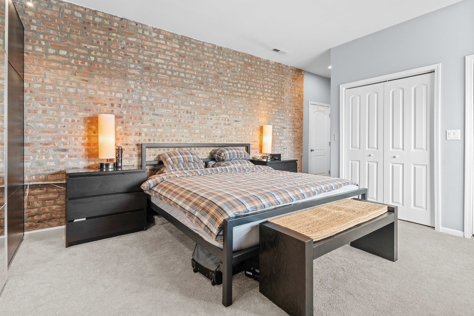 1637 W Farwell Avenue Unit: 3