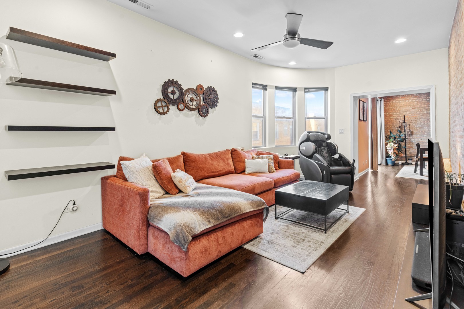 1637 W Farwell Avenue Unit: 3