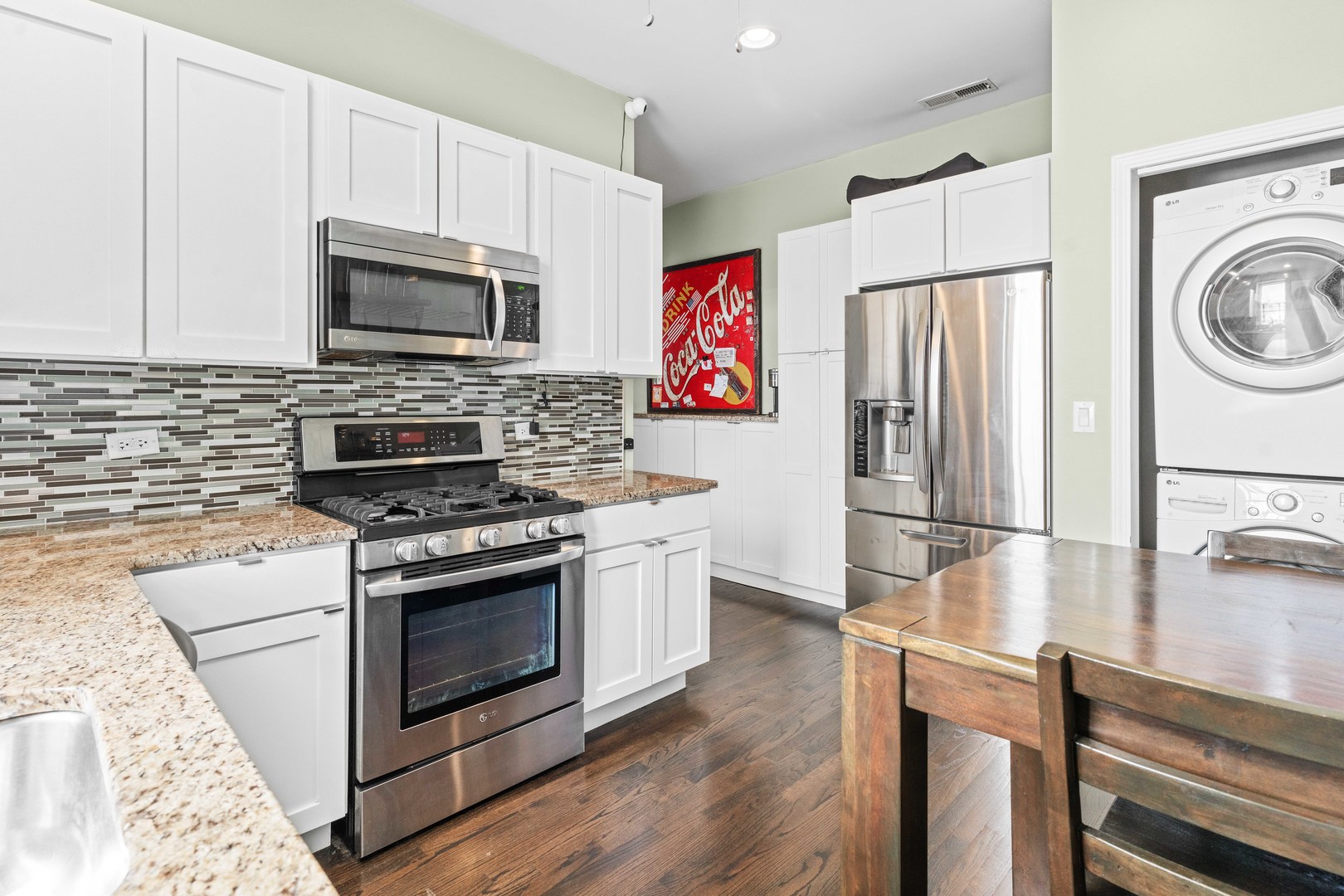 1637 W Farwell Avenue Unit: 3