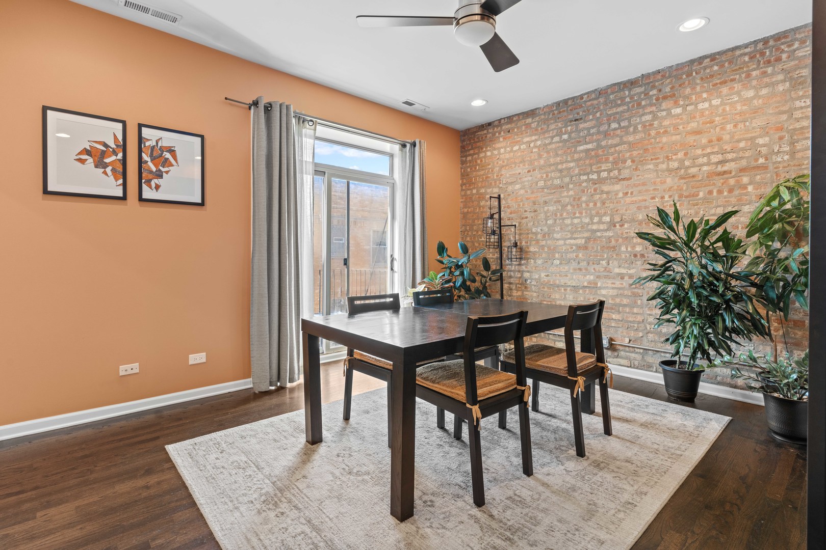 1637 W Farwell Avenue Unit: 3