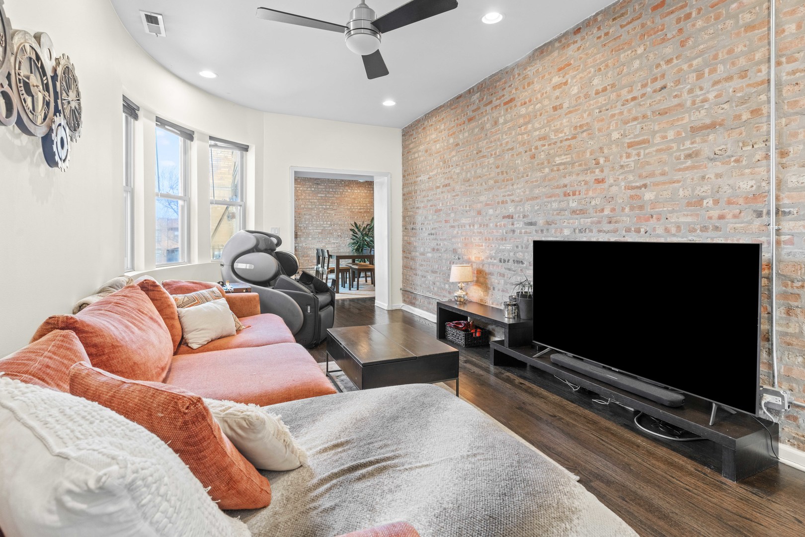 1637 W Farwell Avenue Unit: 3
