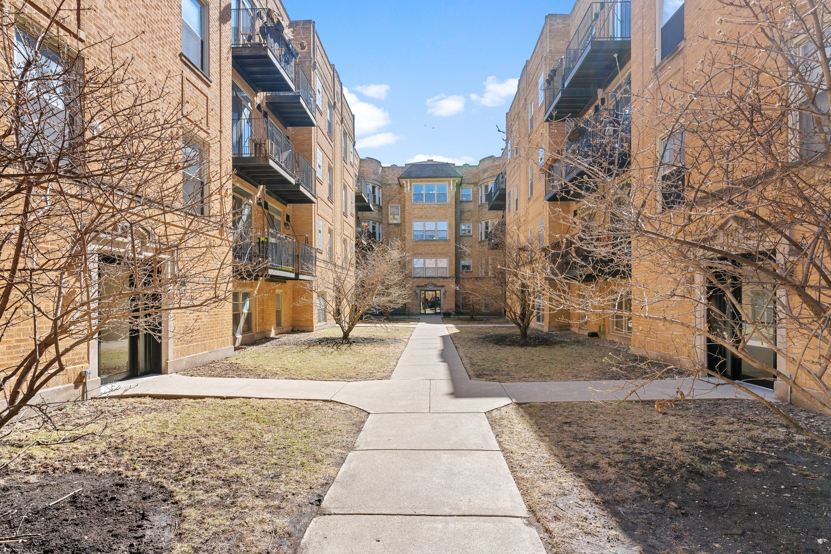 1637 W Farwell Avenue Unit: 3