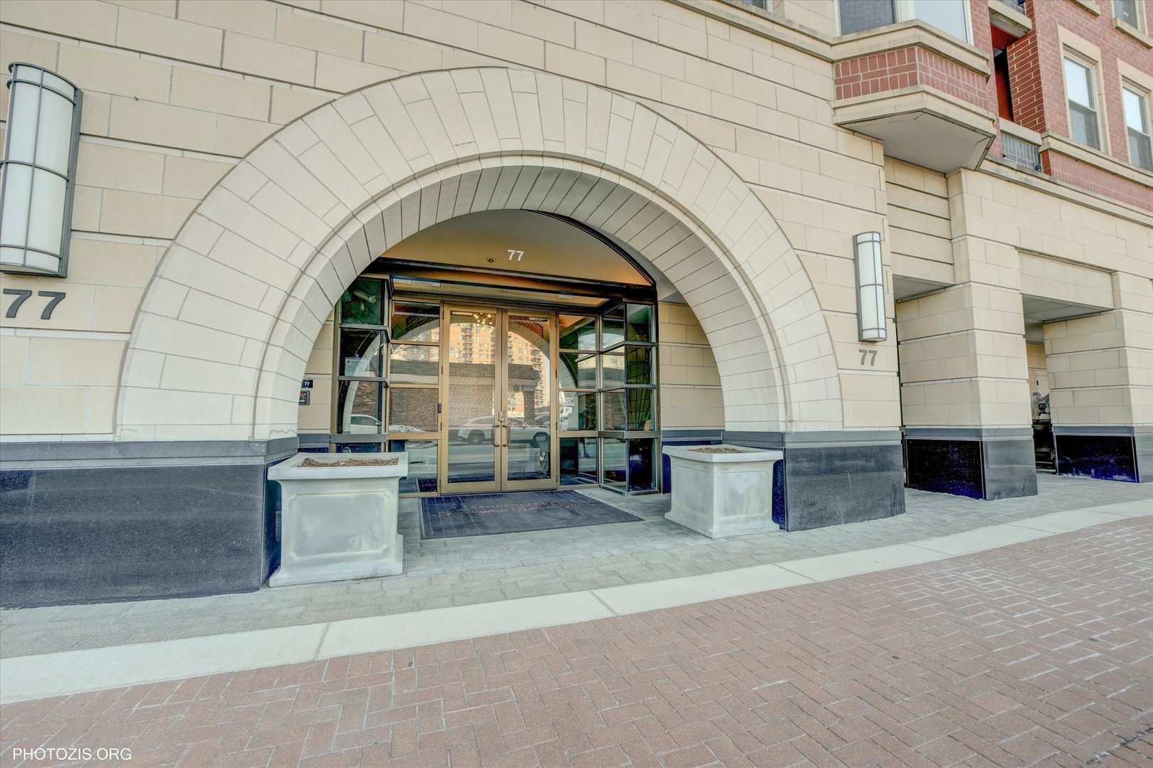 77 S Evergreen Avenue Unit: 805