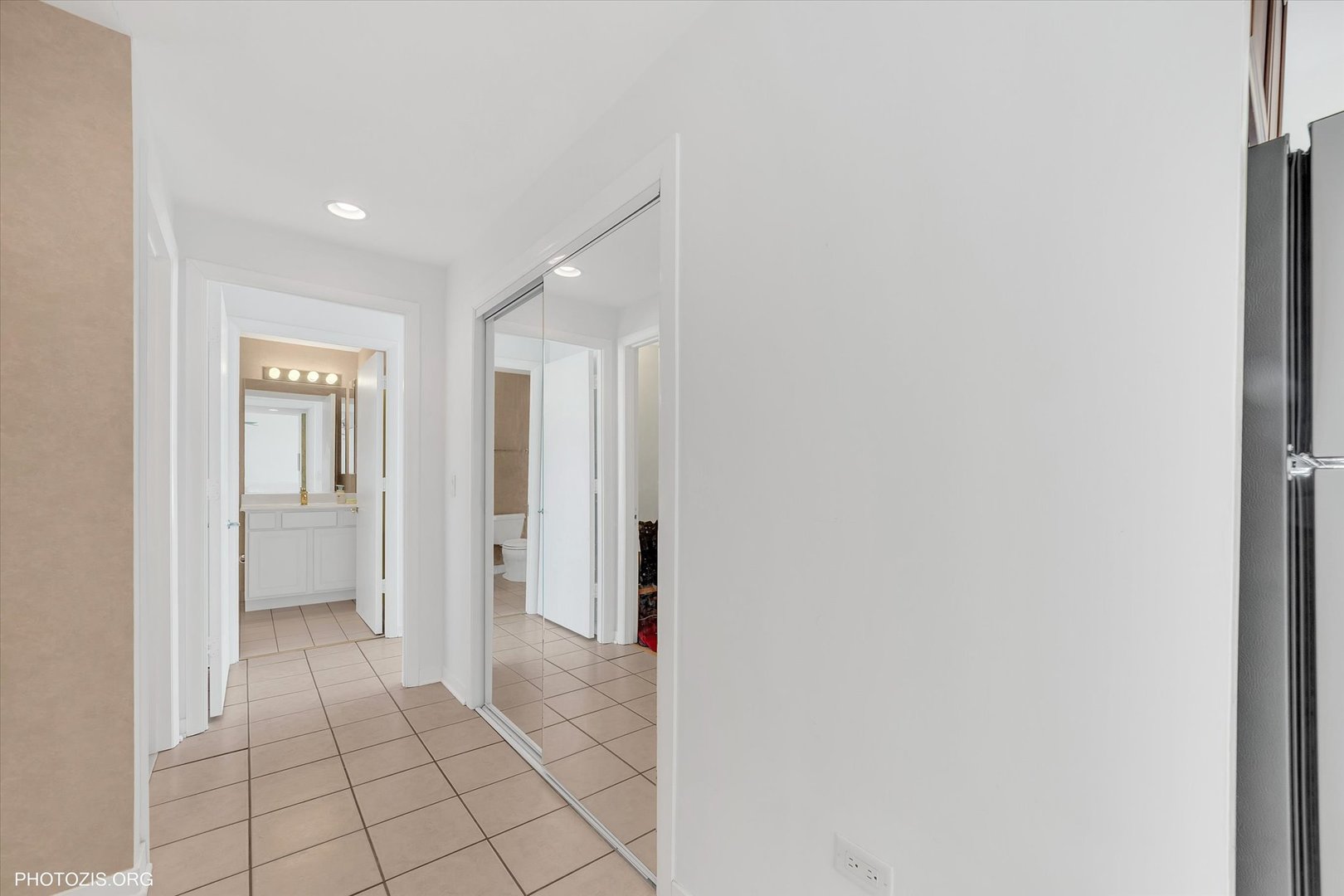 77 S Evergreen Avenue Unit: 805