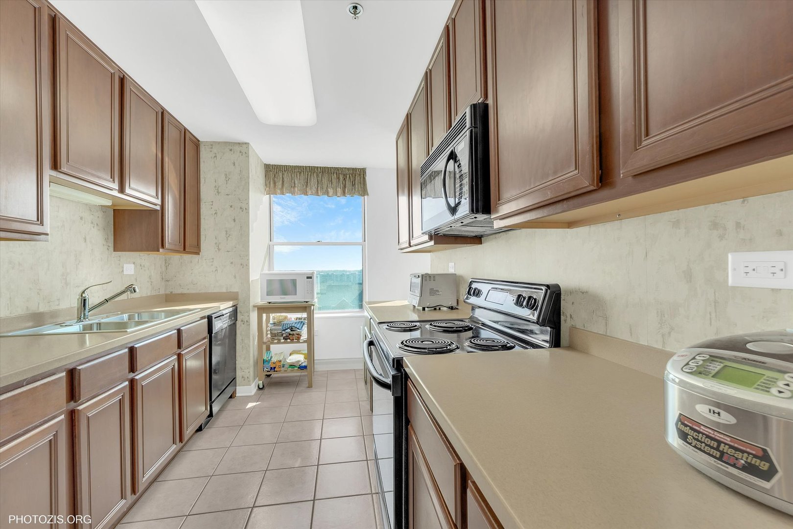77 S Evergreen Avenue Unit: 805