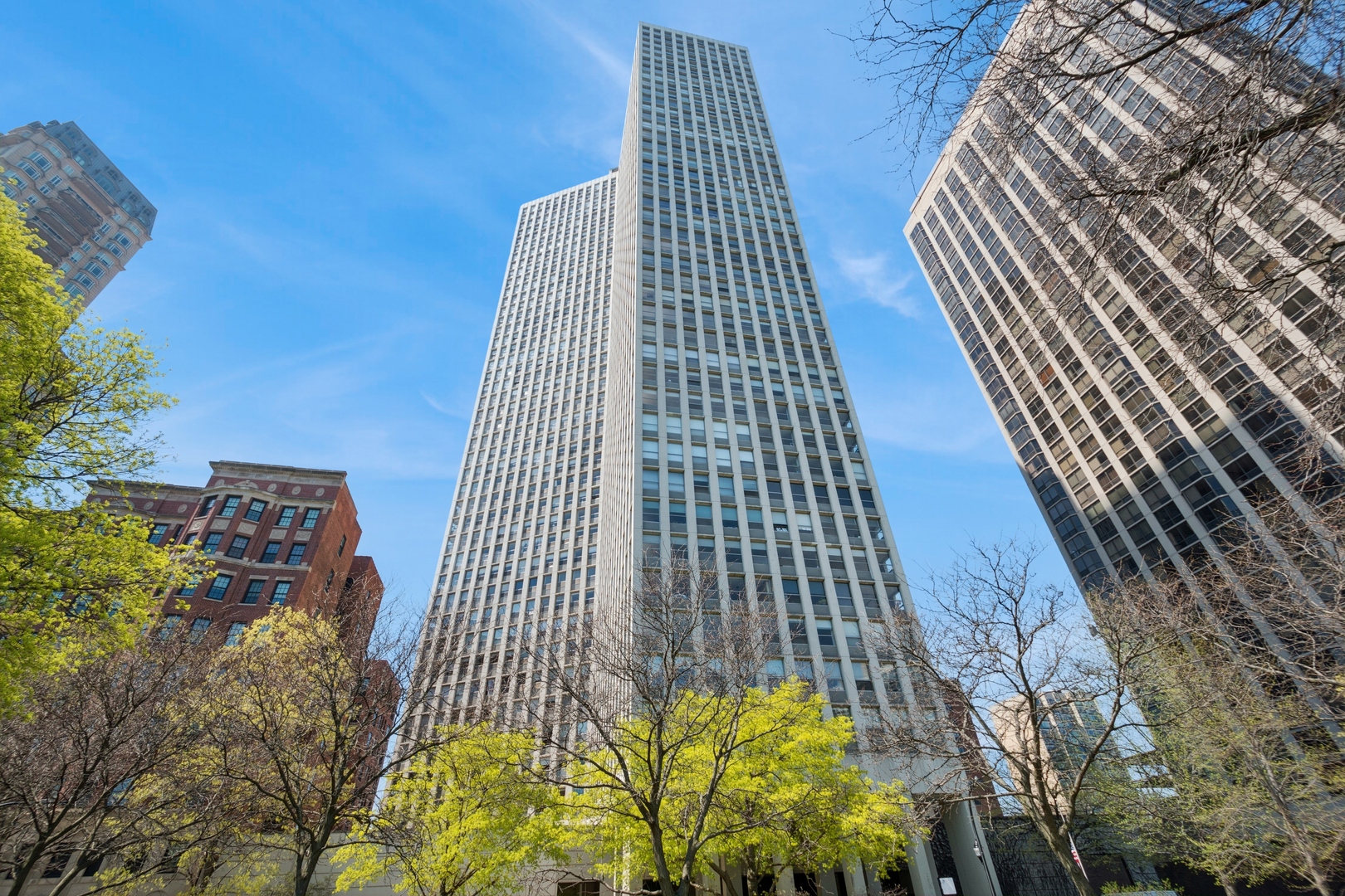 2626 N Lakeview Avenue Unit: 3307