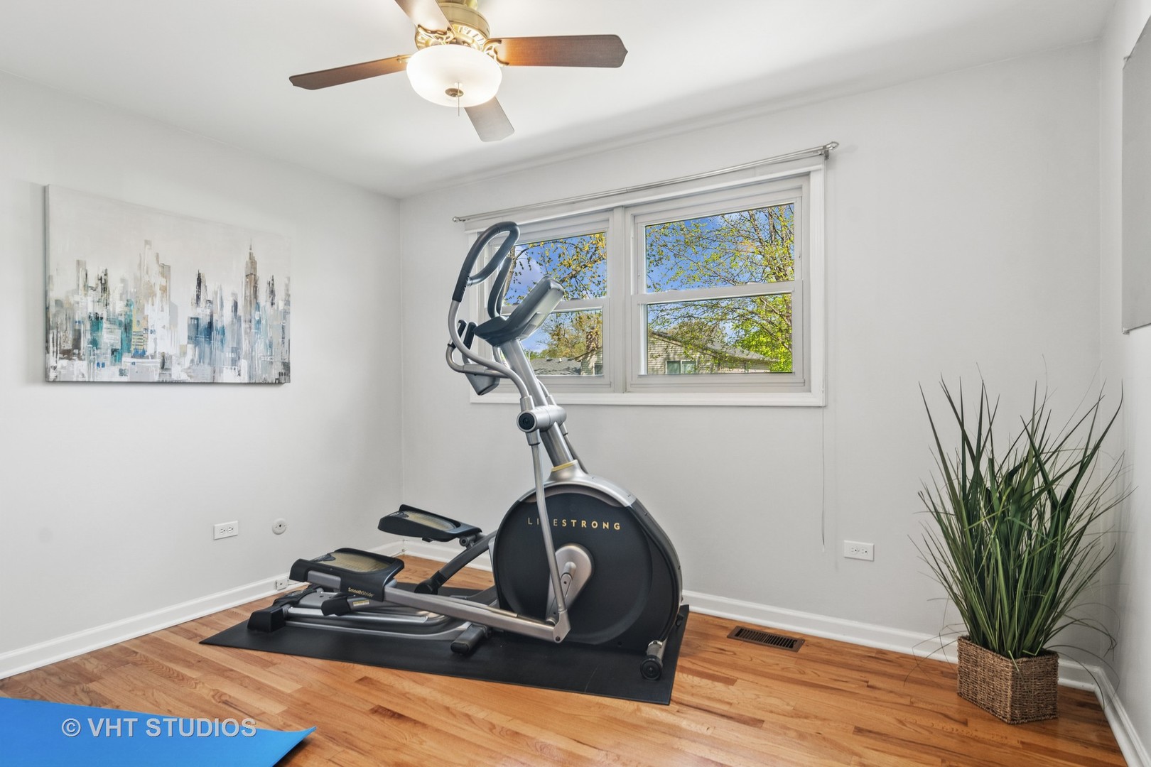 3041 N Huntington Drive