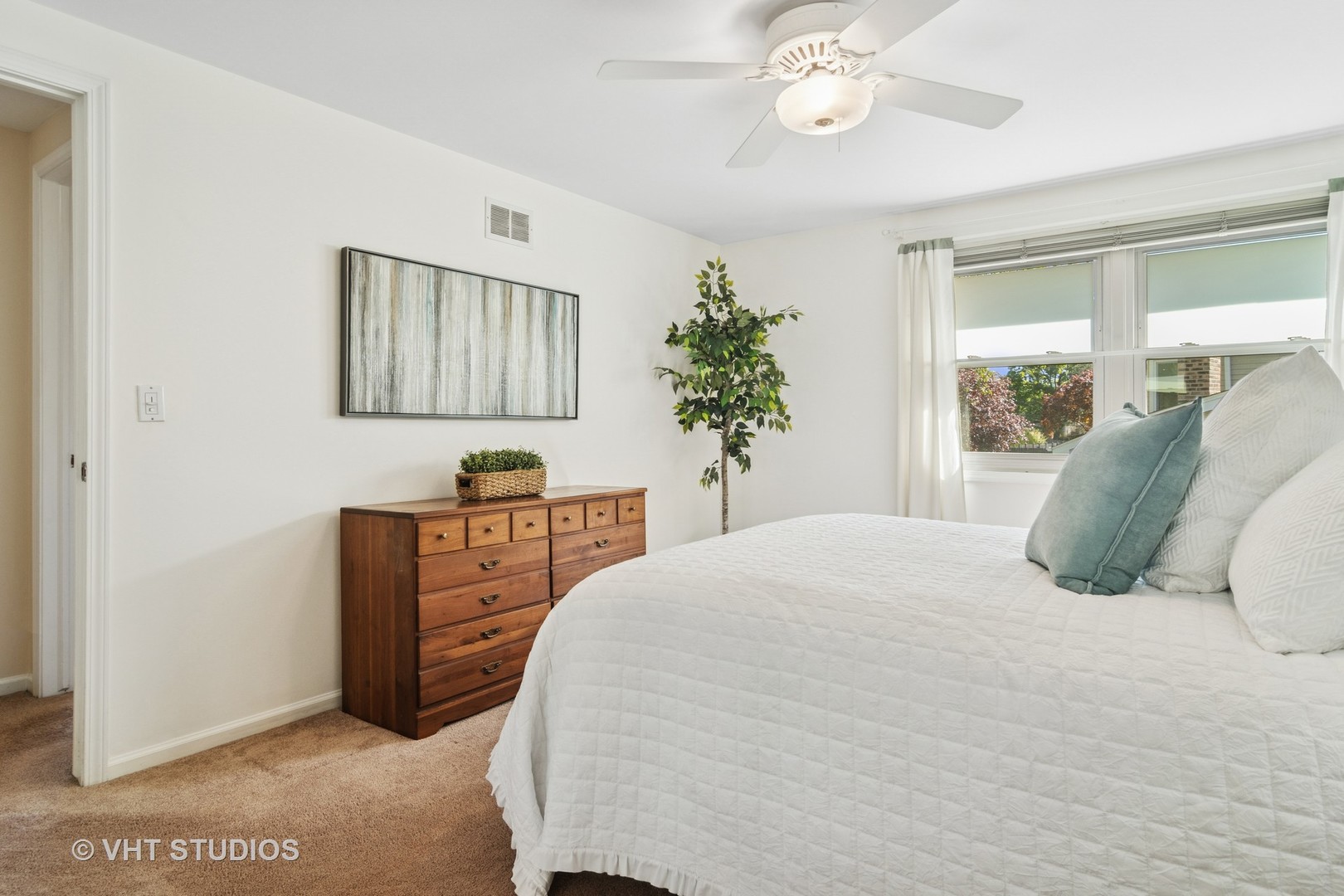 3041 N Huntington Drive