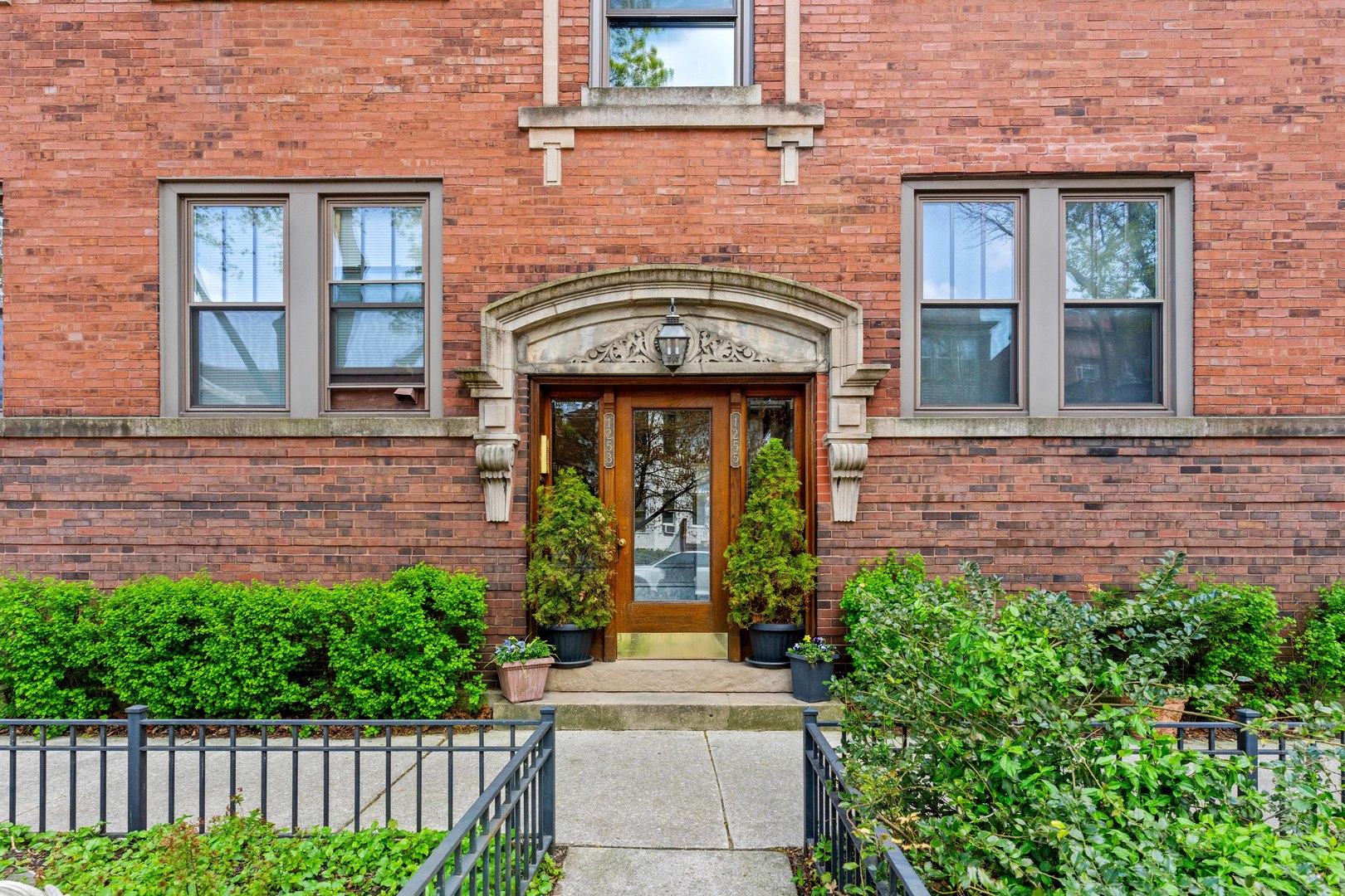1253 W Elmdale Avenue Unit: 1E