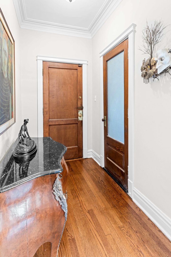 1253 W Elmdale Avenue Unit: 1E