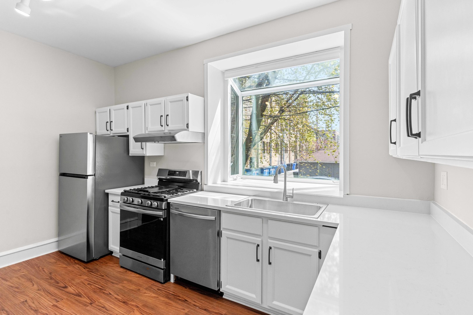 1253 W Elmdale Avenue Unit: 1E
