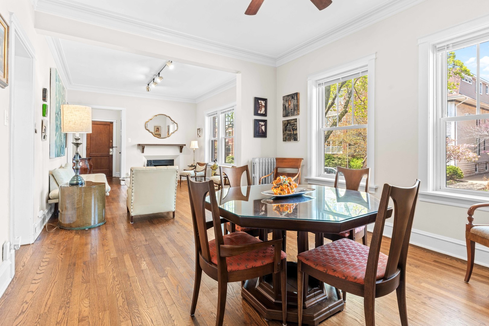 1253 W Elmdale Avenue Unit: 1E