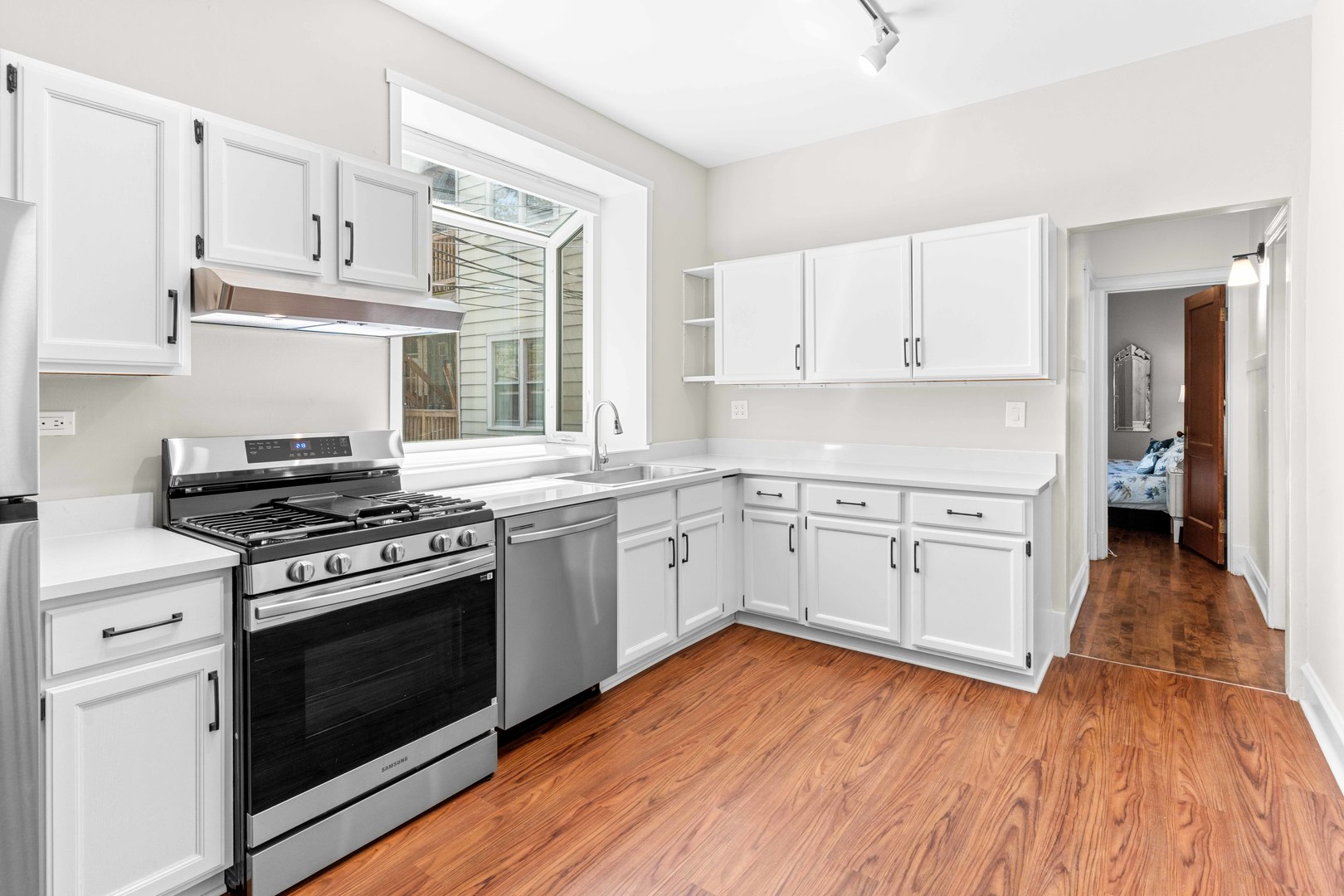 1253 W Elmdale Avenue Unit: 1E