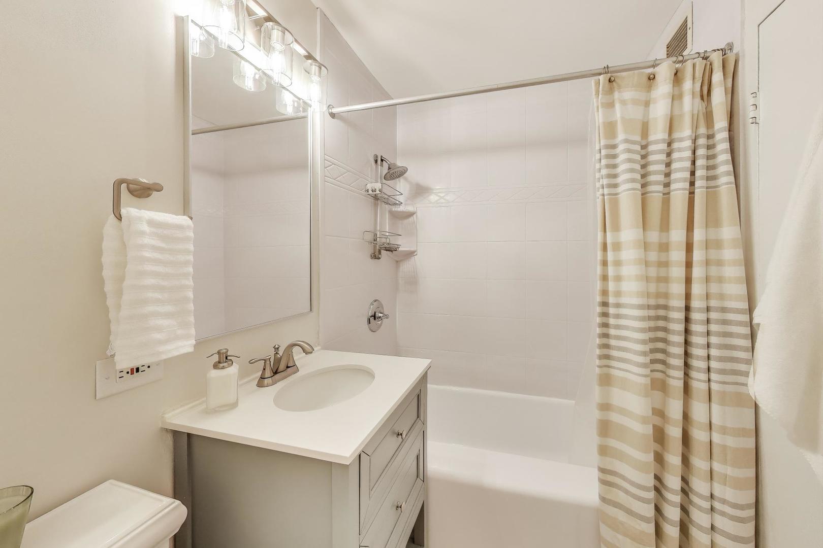 1445 N State Parkway Unit: 1302