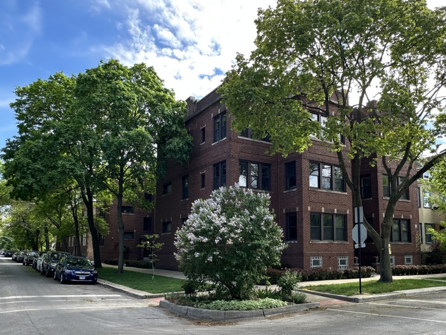 4614 N Sacramento Avenue Unit: 3