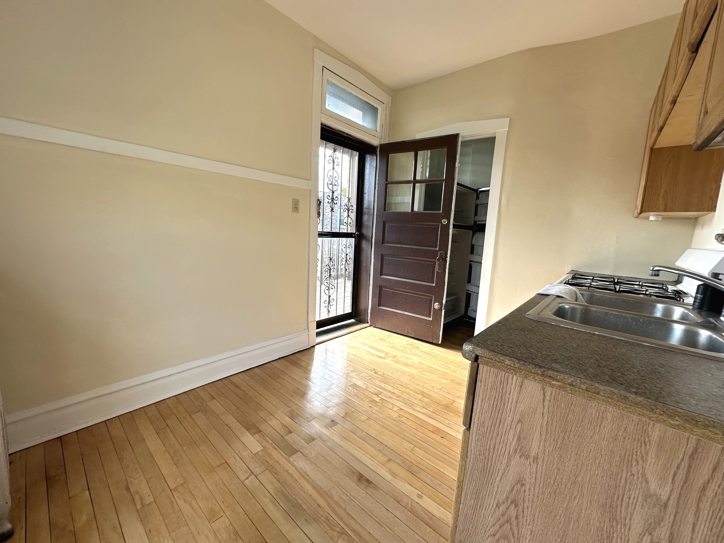 4614 N Sacramento Avenue Unit: 3